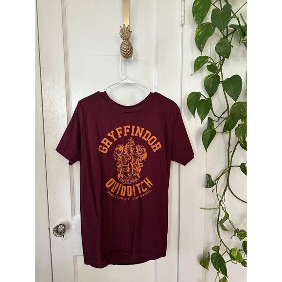 Harry Potter women’s size large Gryffindor T-shirt - Picture 1 of 5